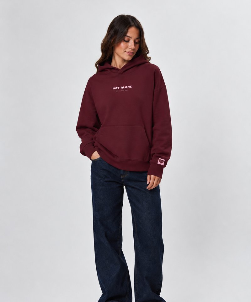 NOT ALONE Hoodie in Bordeaux, Vorderseite